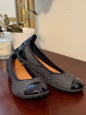 Bernie Mev Women’s Black Textured Polka Dots Ballet Flats with Patent Toe Size 7
